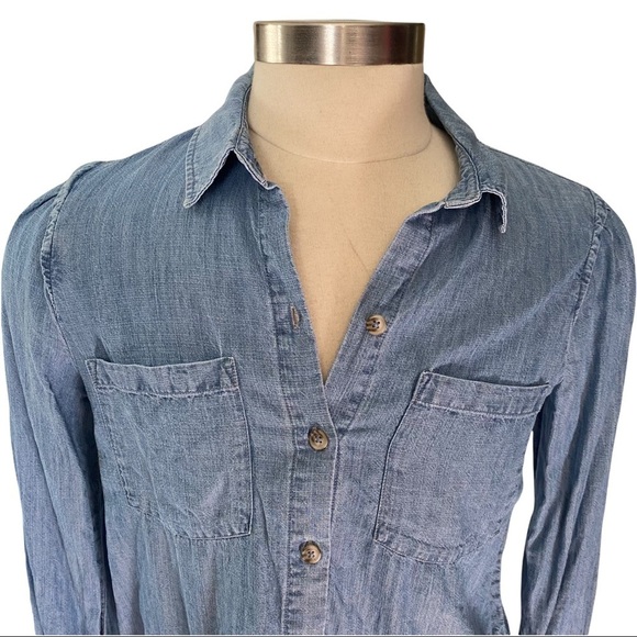 Democracy Light Wash Denim Long Sleeve Button-Front Shirt Blouse Women’s Medium - Picture 2 of 9